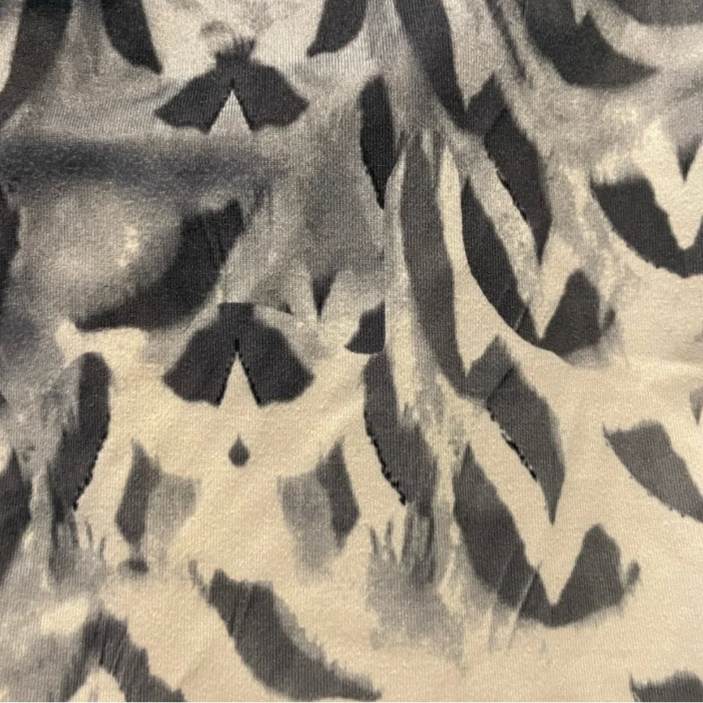 Lululemon wonder under pretty plume cropped 2 - Picture 7 of 8